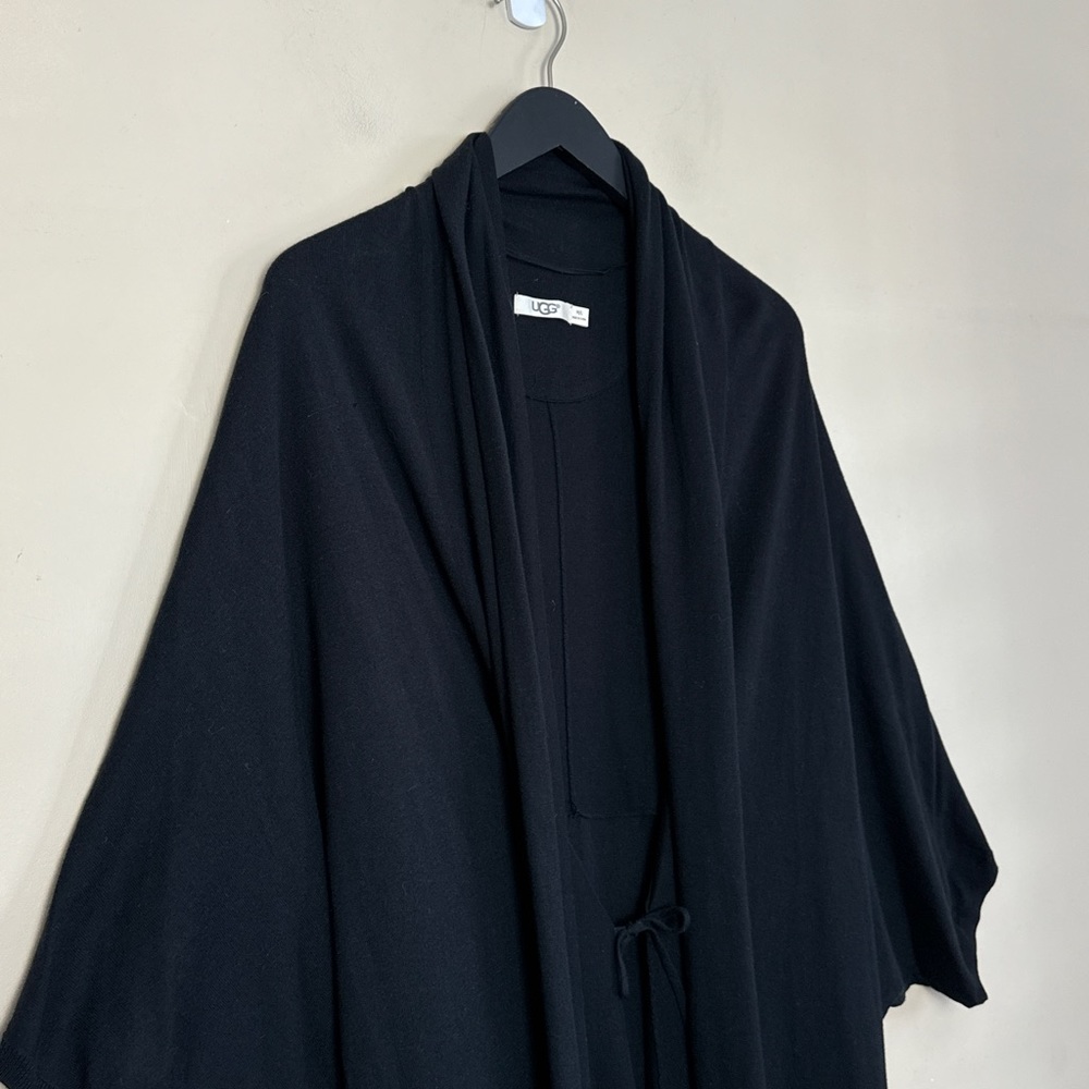 UGG Australia - Nora Cocoon Wrap. Black. M/L - Picture 9 of 12